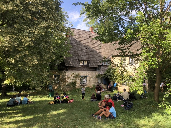 A Szentimrei-villa idilli környezetében mindenki megpihenhetett s elfogyaszthatta az ízletes túrós-tejfölös-szalonnás puliszkát