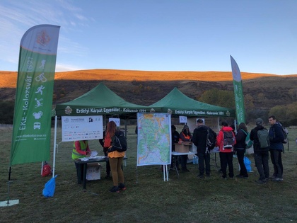 Rajtolás a hajdani lőtéren napfelkeltében és mínusz két fokban.