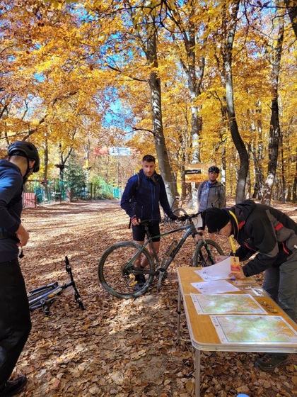 A kerékpárosoknak kerülniük kellett a vadászok miatt, a szaladók közül pedig többen is eltévedtek az Adrenalin Parkig.
