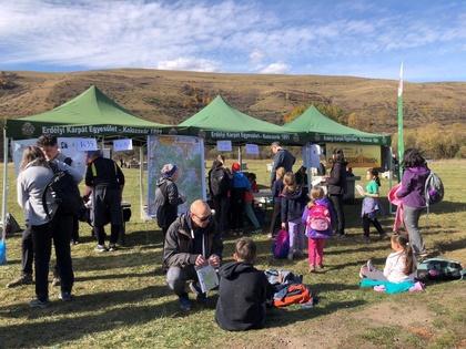 Gyerekzsivaj és kedves ismerős arcok a célban.